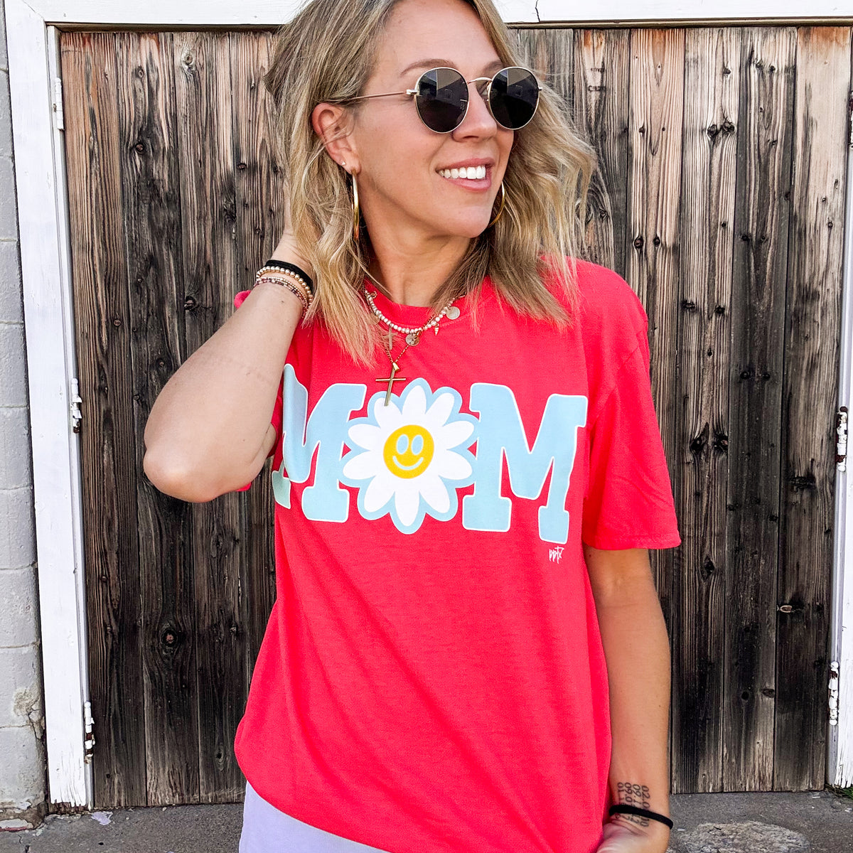 MOM Daisy Tee